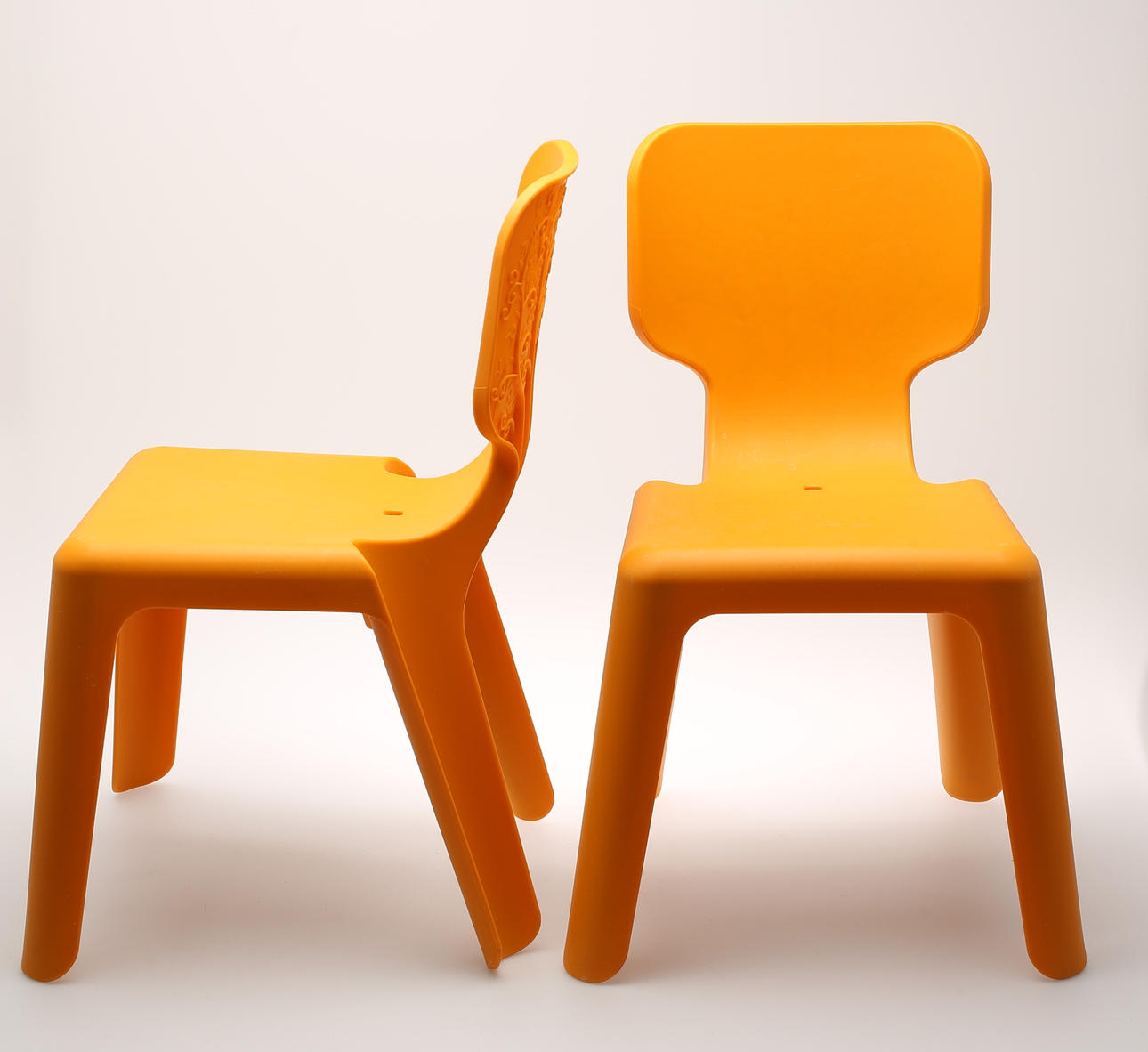 BARNSTOLAR, ett par, Alma, design Mariscal.