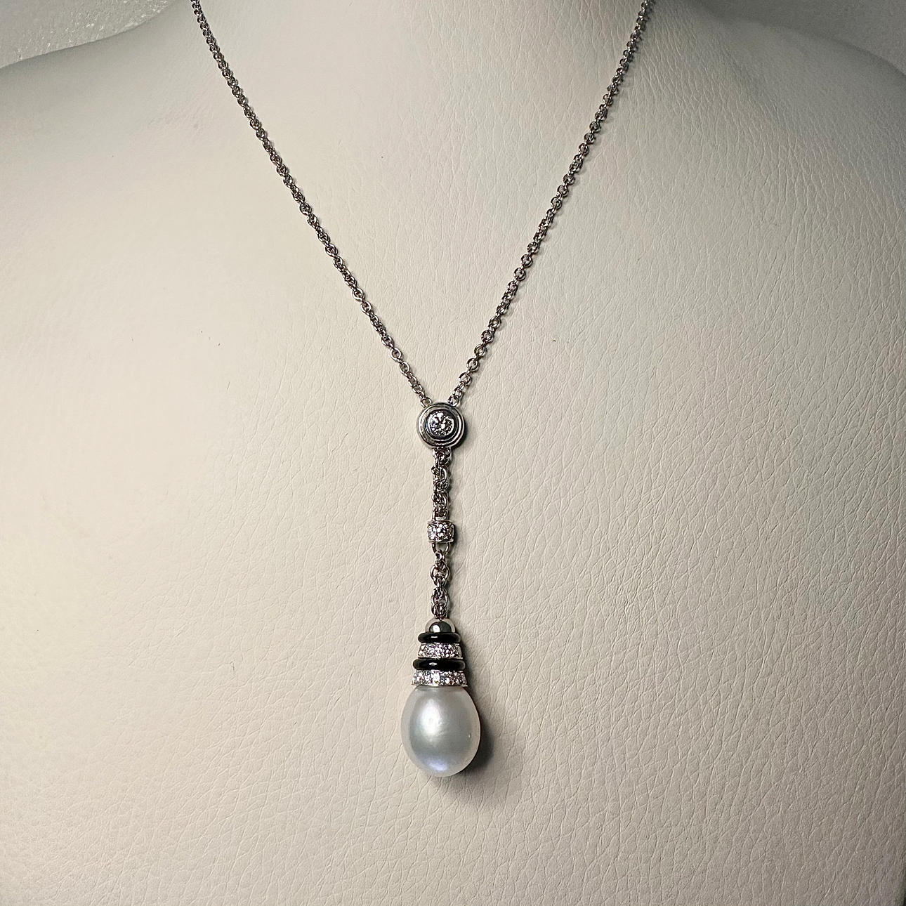 PERLENANHÄNGER 18K mit Diamanten.