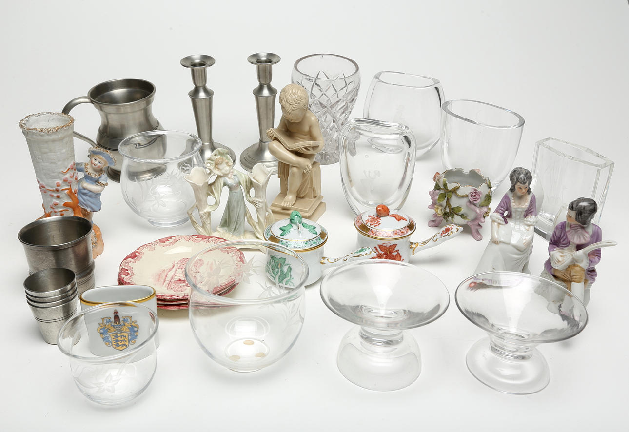 GLASS-CERAMIC AND TIN OBJECTS, 24 pieces, including Herend.