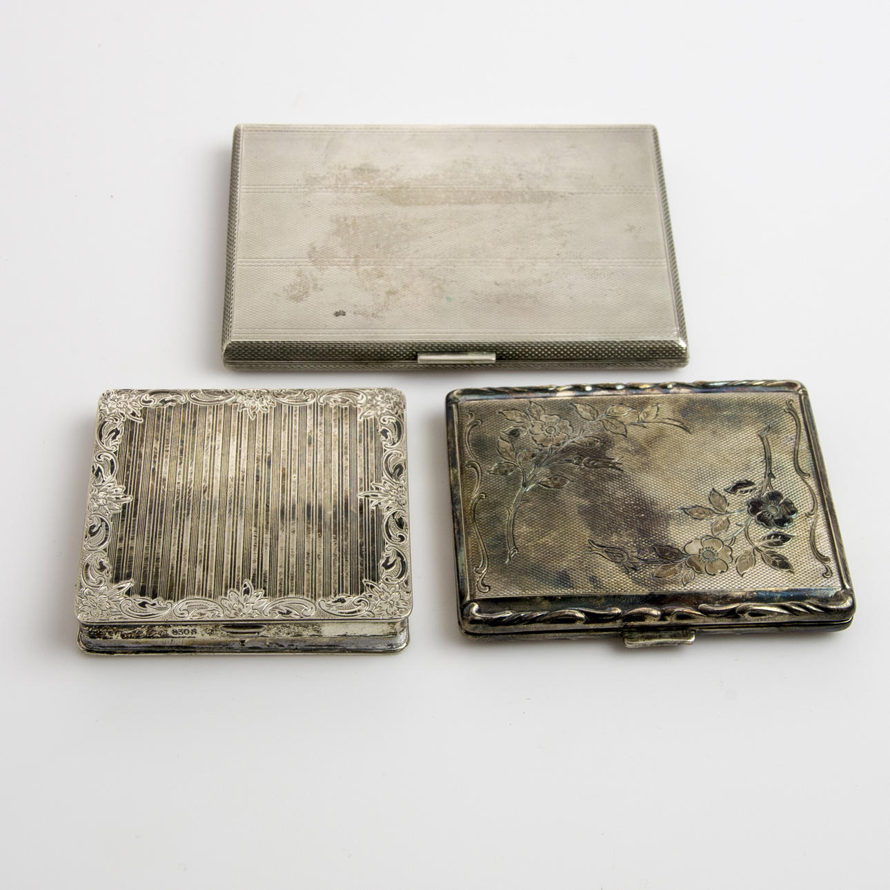 PUDERDOSA SAMT 2 CIGARETTETUIER, silver.