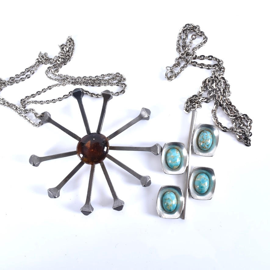 COLLIER, 2 st, tenn, bl a Jörgen Jensen, Danmark.