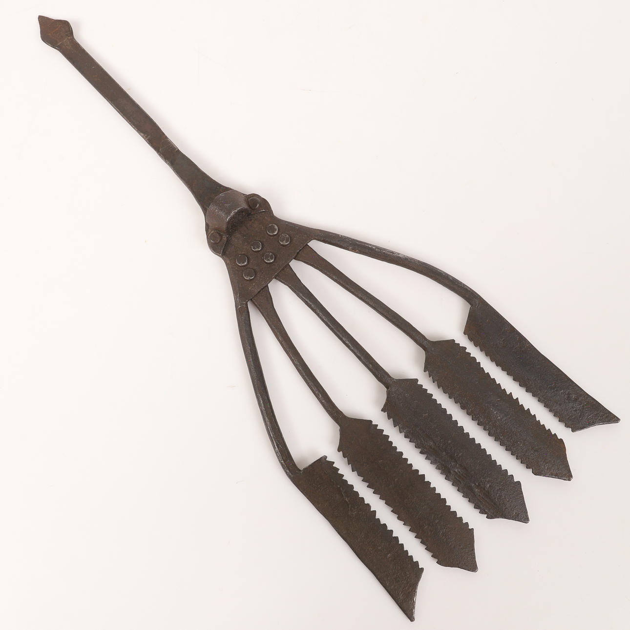 Juster af smedejern, 19. århundrede.