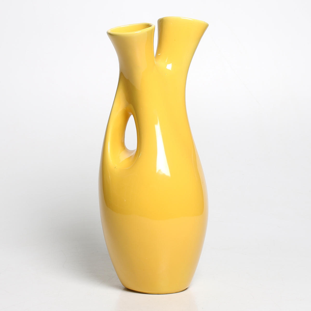 LILLEMOR MANNERHEIM. Golvvas, stengods, modell "M 44", "Stora hjärtat", Gefle Porslinsfabrik, 1900-talets mitt.