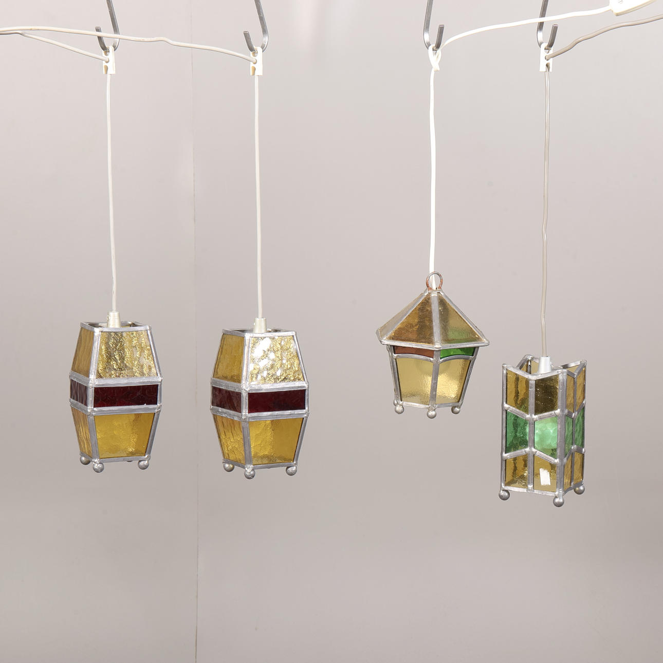 VINDUESLAMPER, 4 stk., farvet glas.