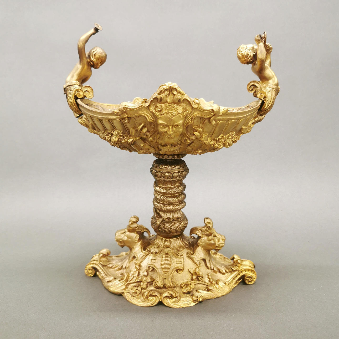 GILT BRONZE CHERUB CENTRE PIECE.