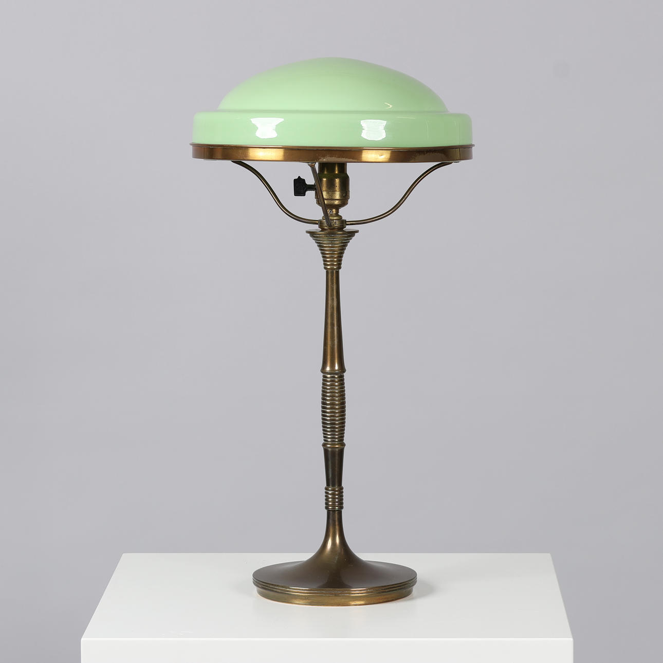BRUNO PAUL ( 1874 – 1968). Attributed to. Art deco Table lamp in bronze patinated brass and glass, 1900s. Germany.