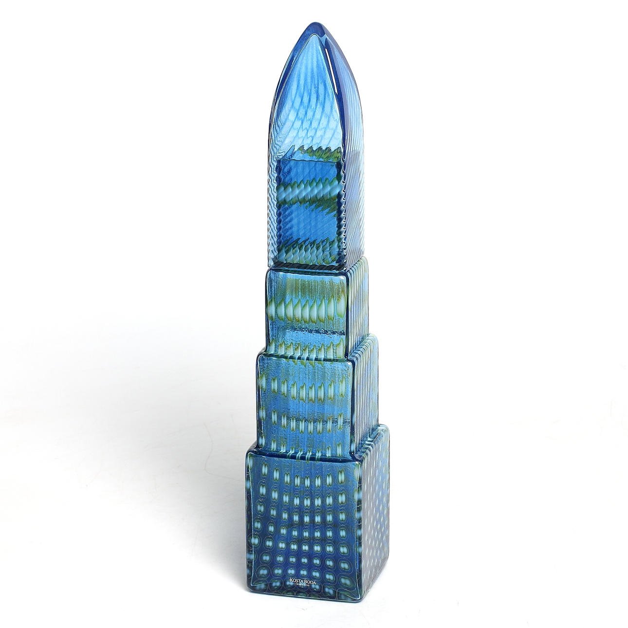 BERTIL VALLIEN. KARAFF / SKULPTUR, glas, "Metropolis", signerad, Kosta Boda, 2000-tal.