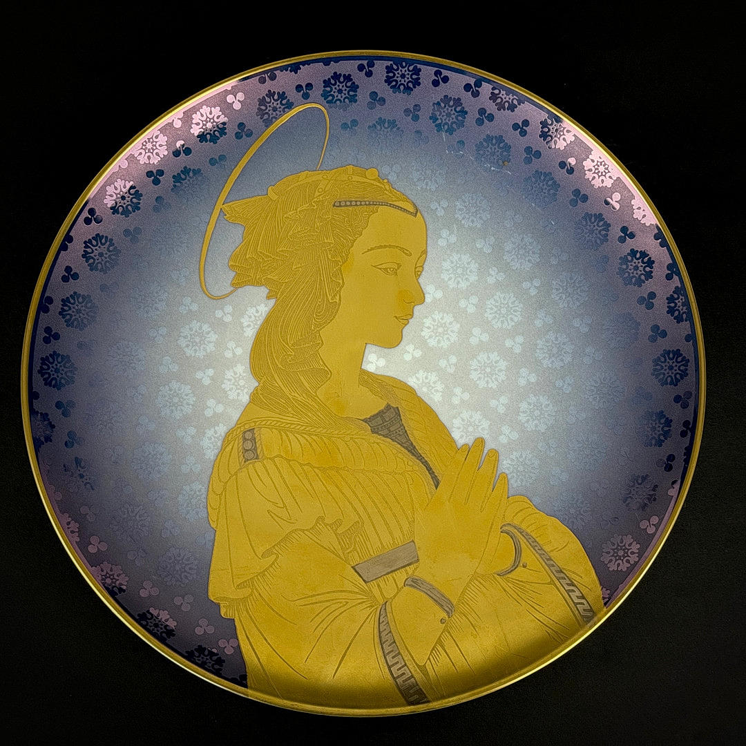 ITALIAN PORCELAIN CHARGER.