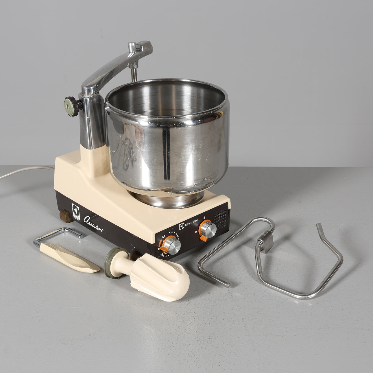 KOTITALOUSASSISTENTTI lisävarusteineen, Electrolux.