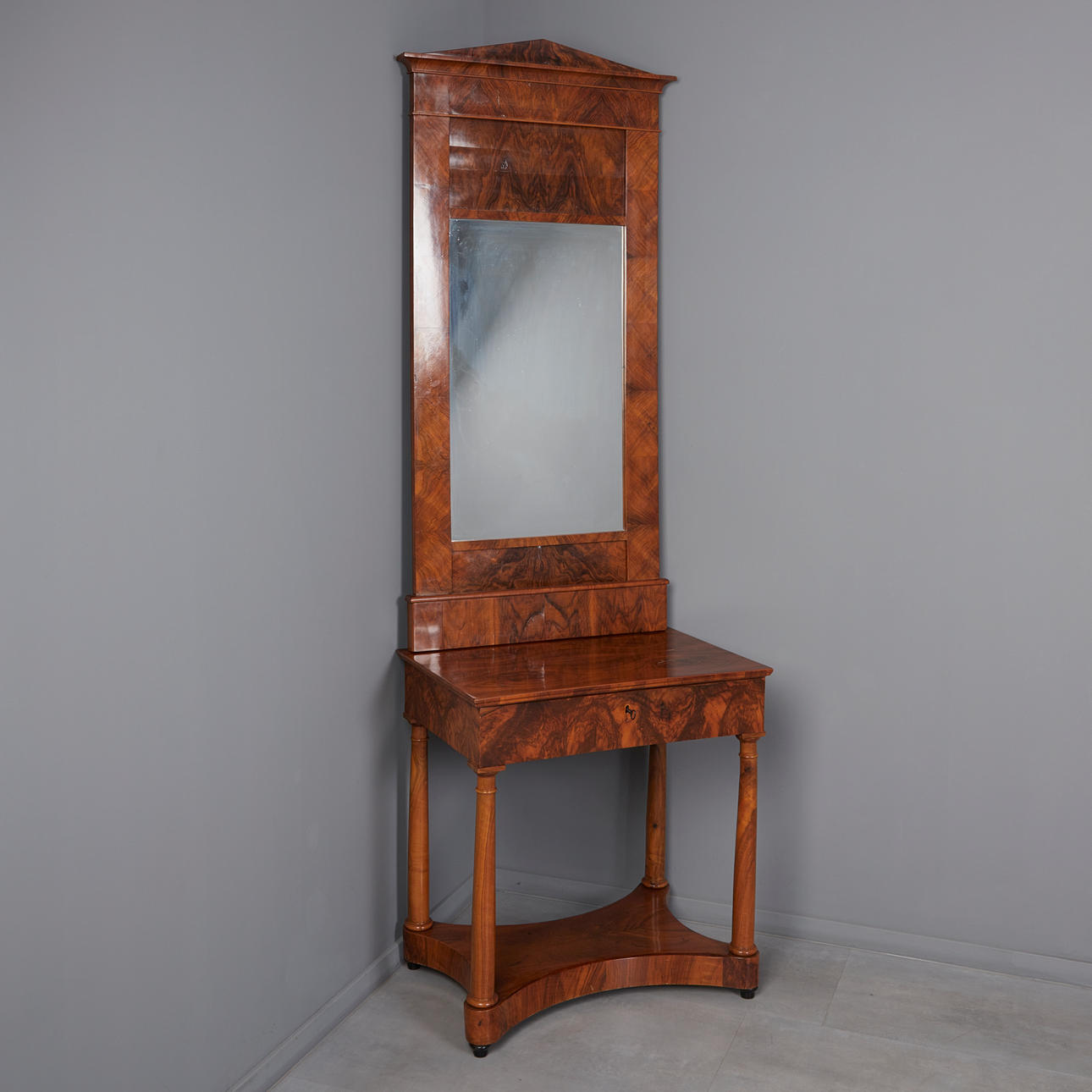 Biedermeier console table with mirror, walnut, ca. 1820—1840 (2).