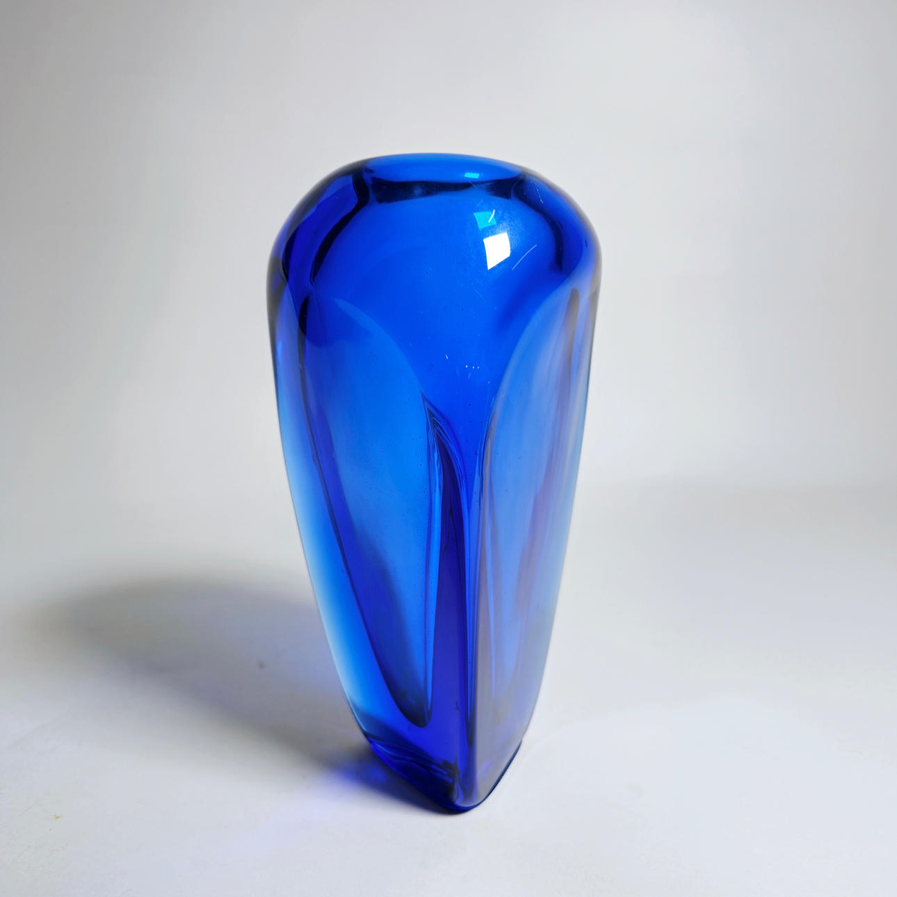 VASE IN COBALT BLUE GLASS.