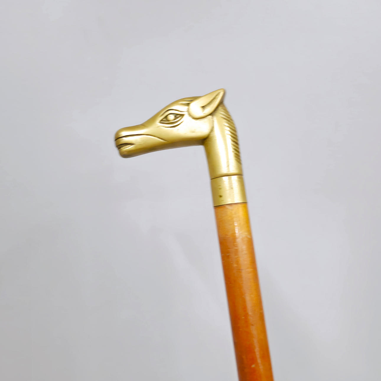 DETACHABLE WALKING STICK WITH BRONZE HANDLE.