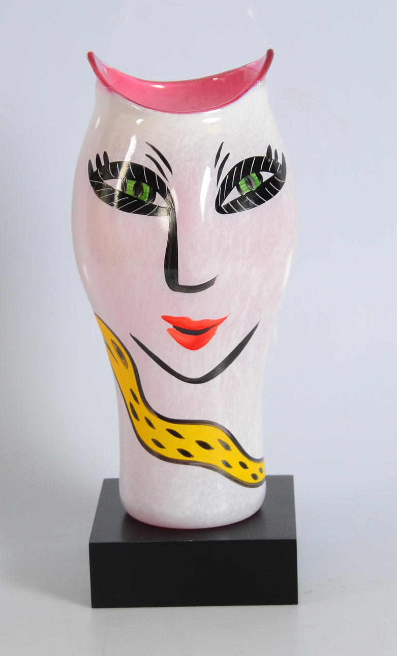 ULRICA HYDMAN-VALLIEN. VAS, glas, "open mind",Kosta Boda, signerad.