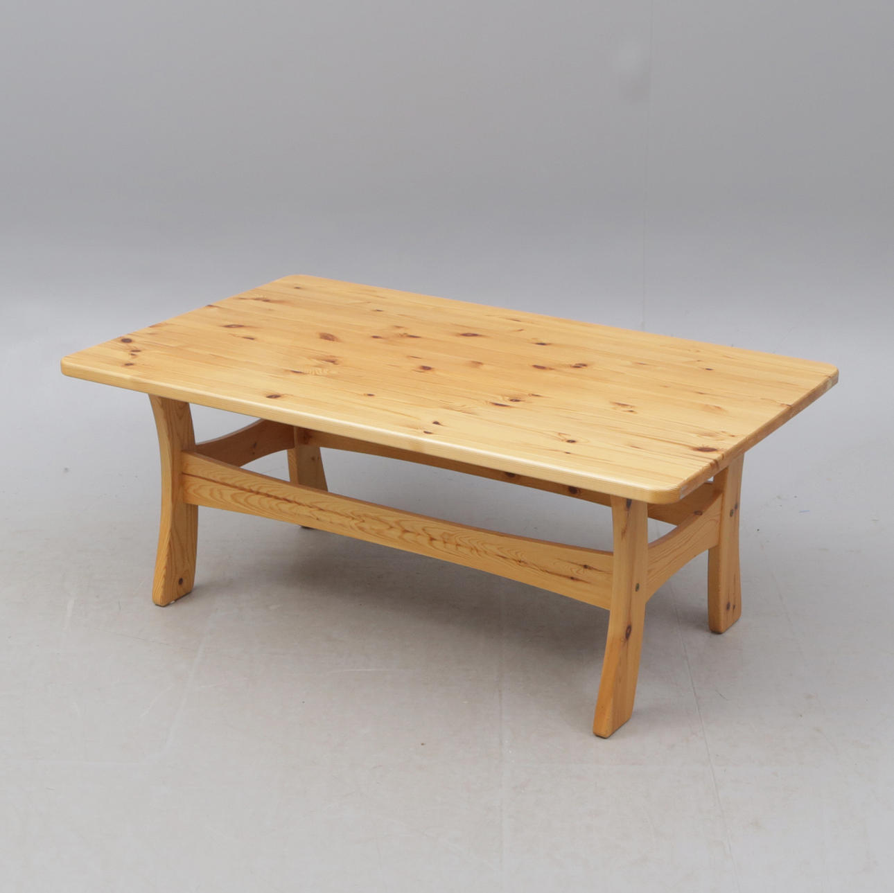 COFFEE TABLE, pine.