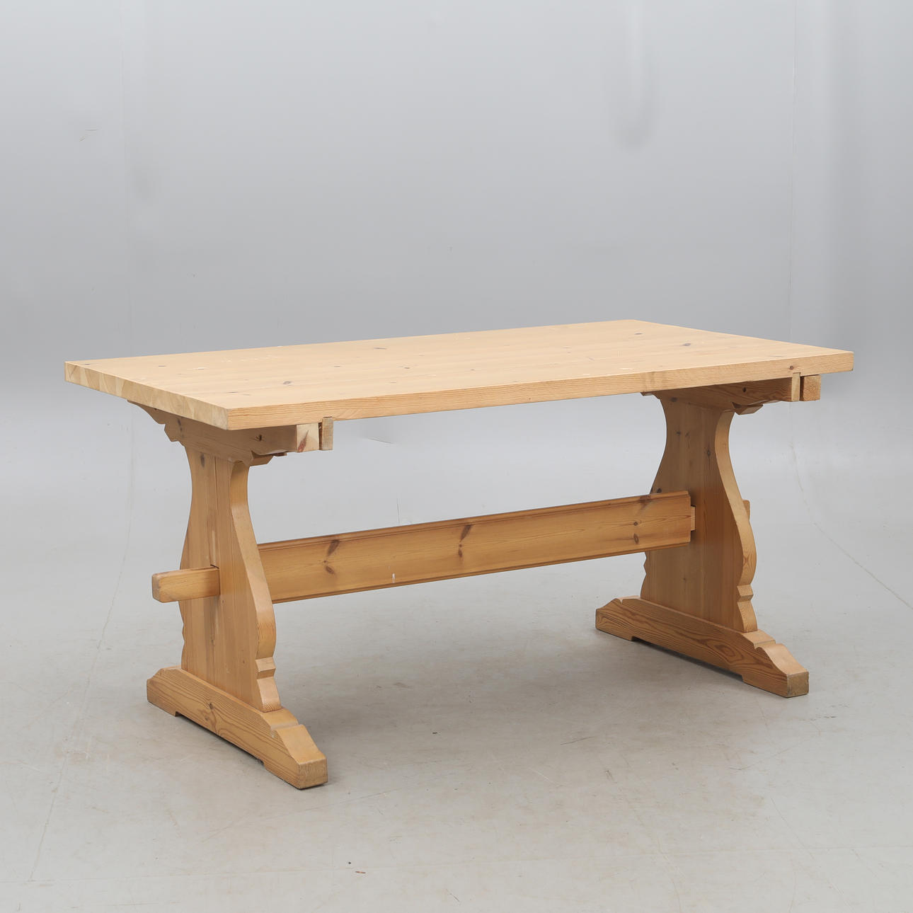 TRESTLE TABLE. A pine tree, 20th century.