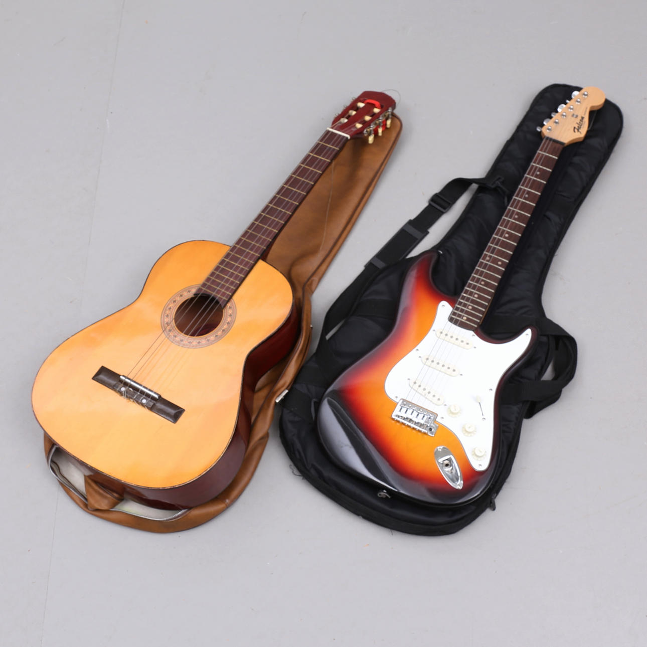 GITARRER, en akustisk samt en elgitarr, Arirang/Falcon.
