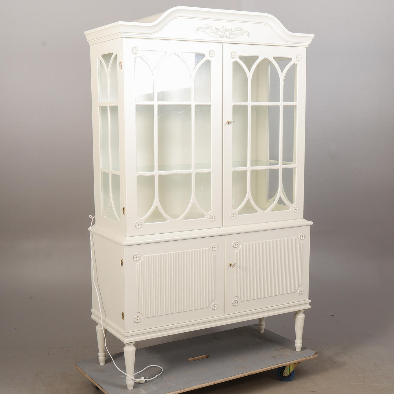 A Gustavian-style dining cabinet with display case, 1980s.