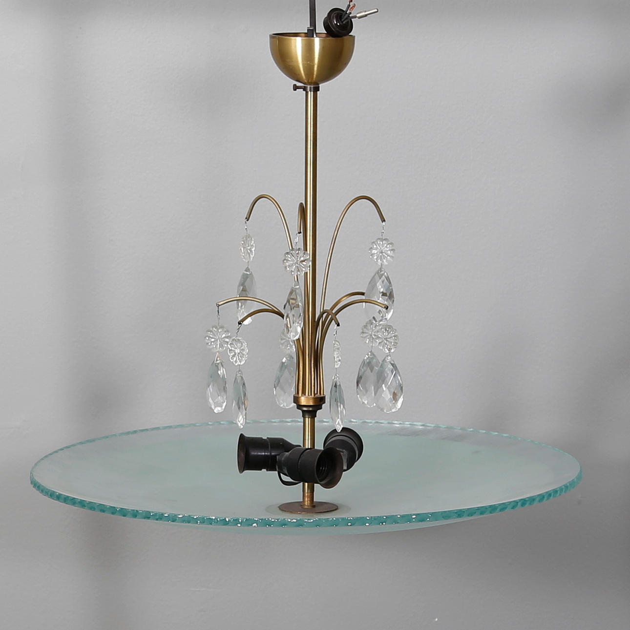 TAKLAMPA, glas och mässing, 1940-talet.