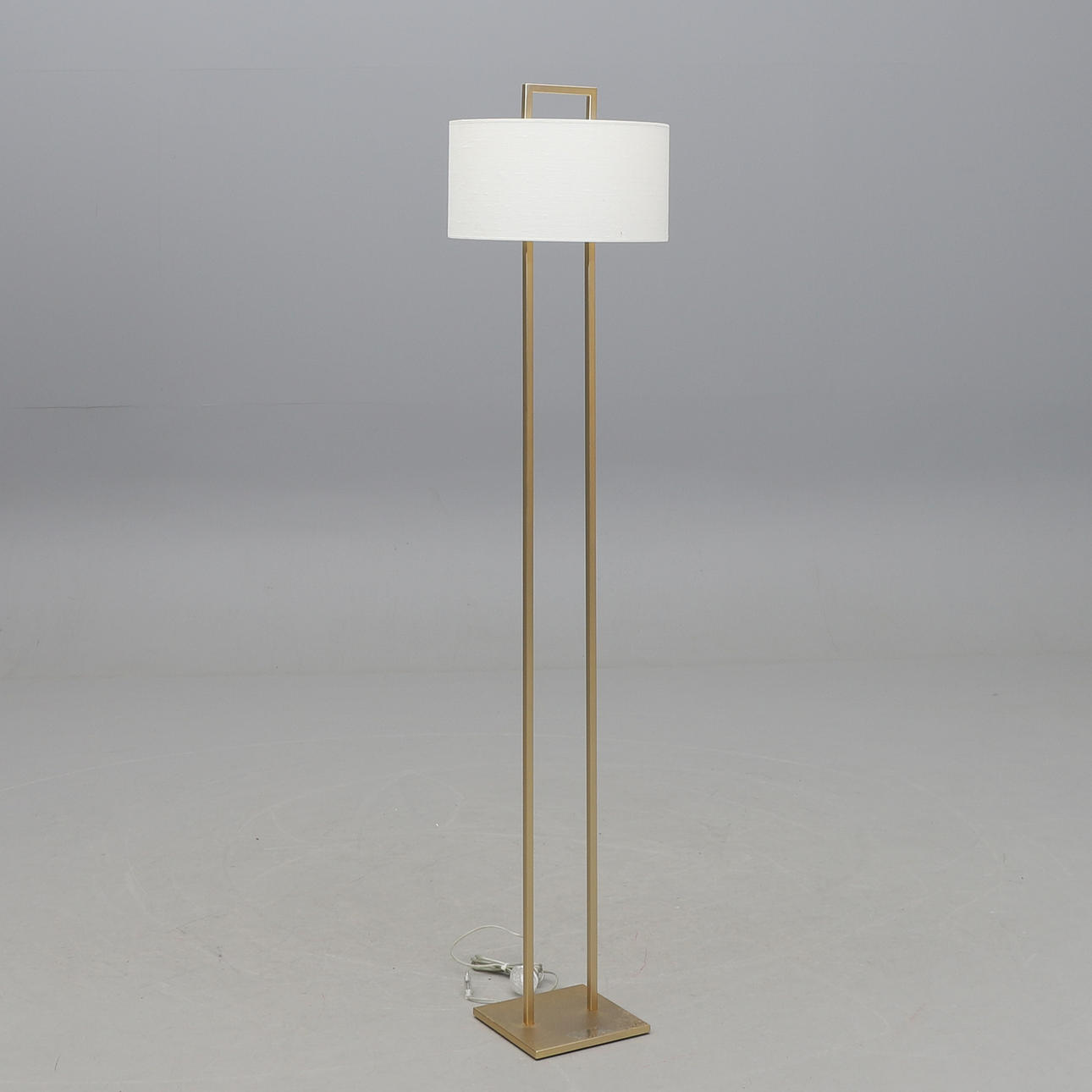 A contemporary Italian floor lamp.