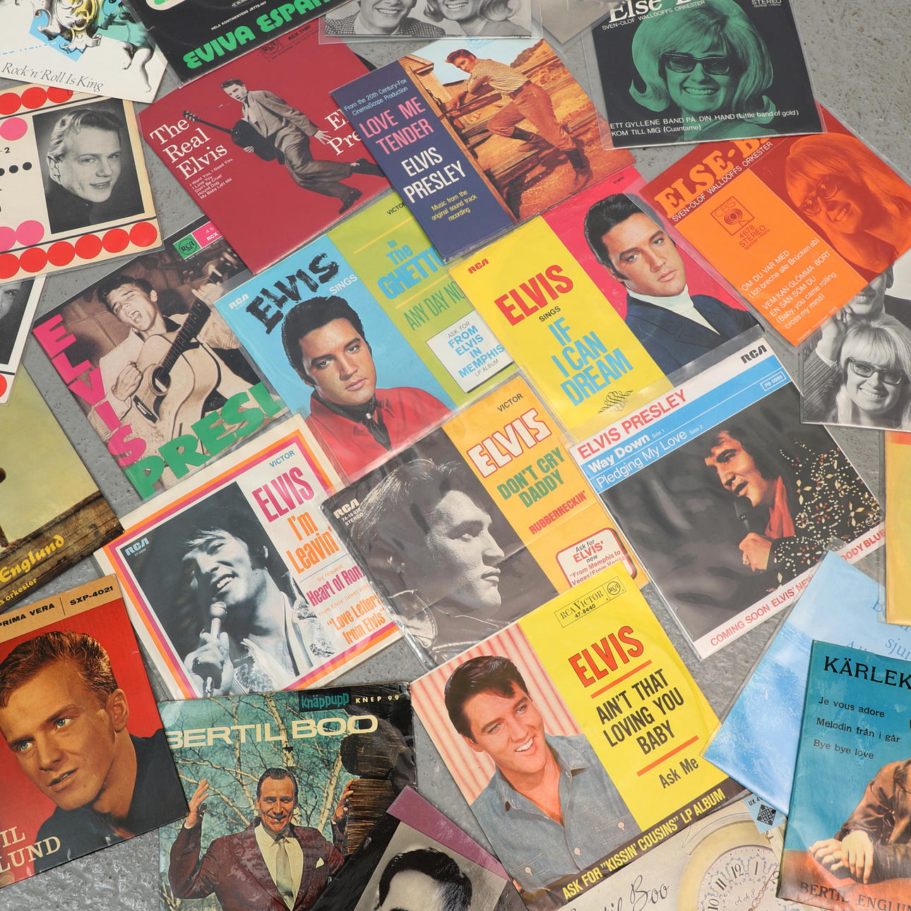 Vinyl records about 360 singles.