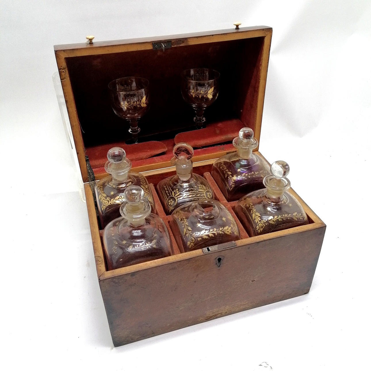 ANTIQUE MAHOGANY DECANTER BOX.