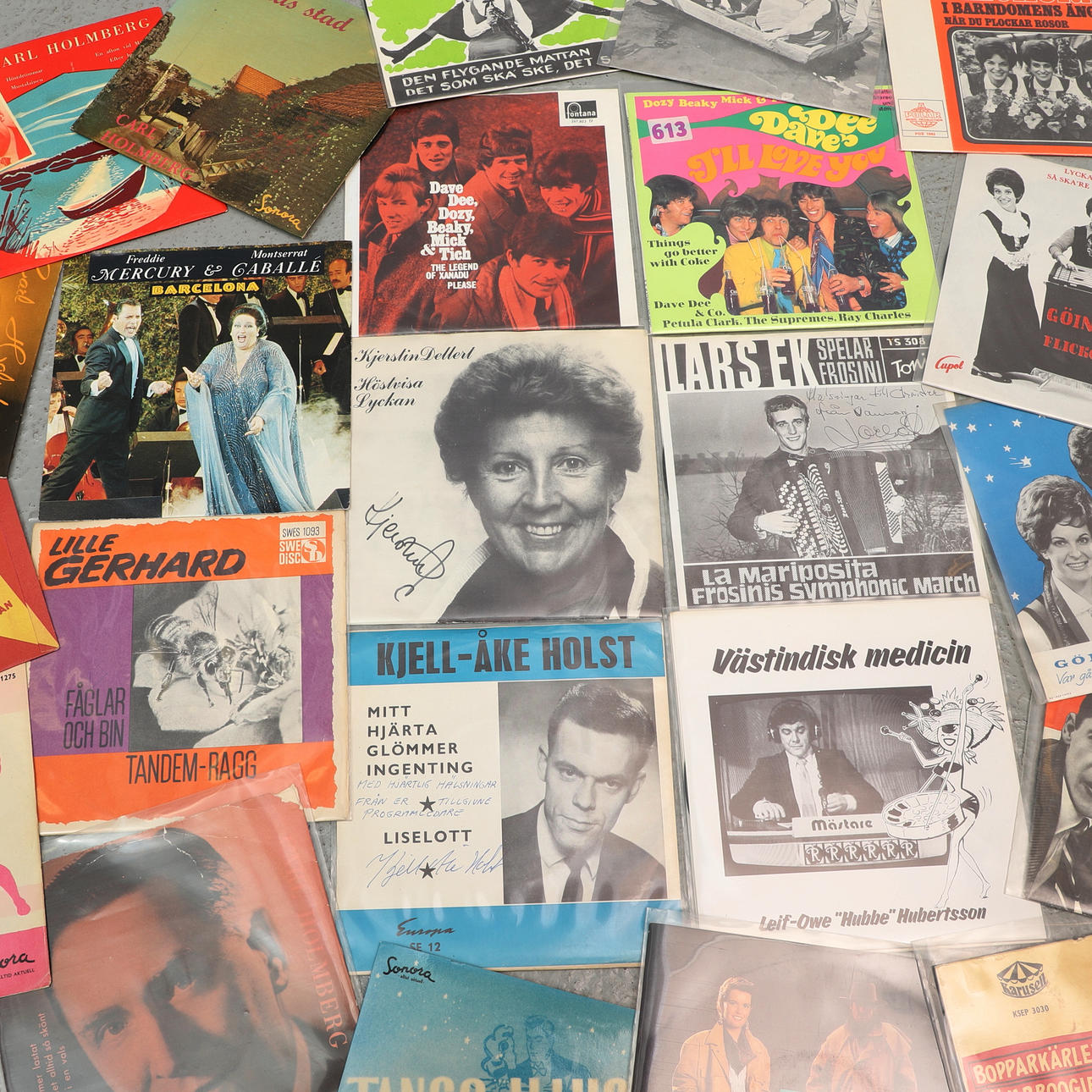 Vinyl records about 345 singles.
