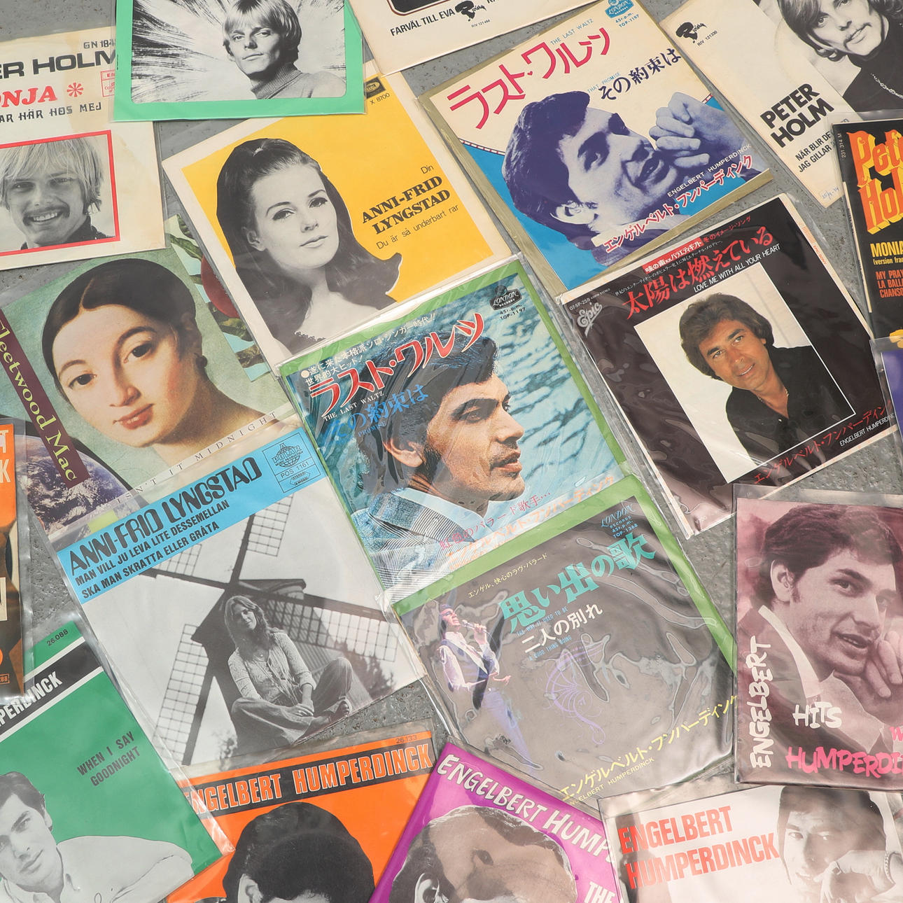 Vinyl records about 340 singles.