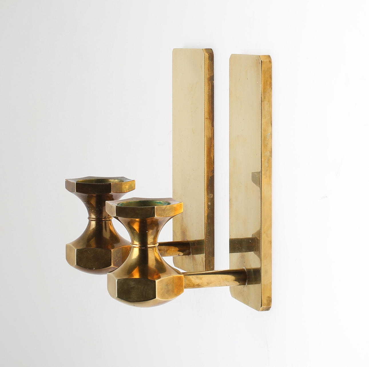 VÄGGLAMPETTER, ett par, mässing, Gusum.