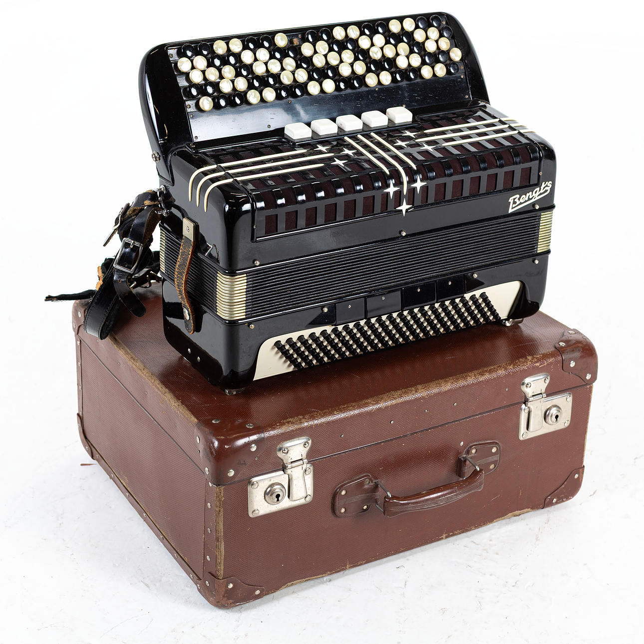 ACCORDION, Bengts with associated bag, 4 registers.