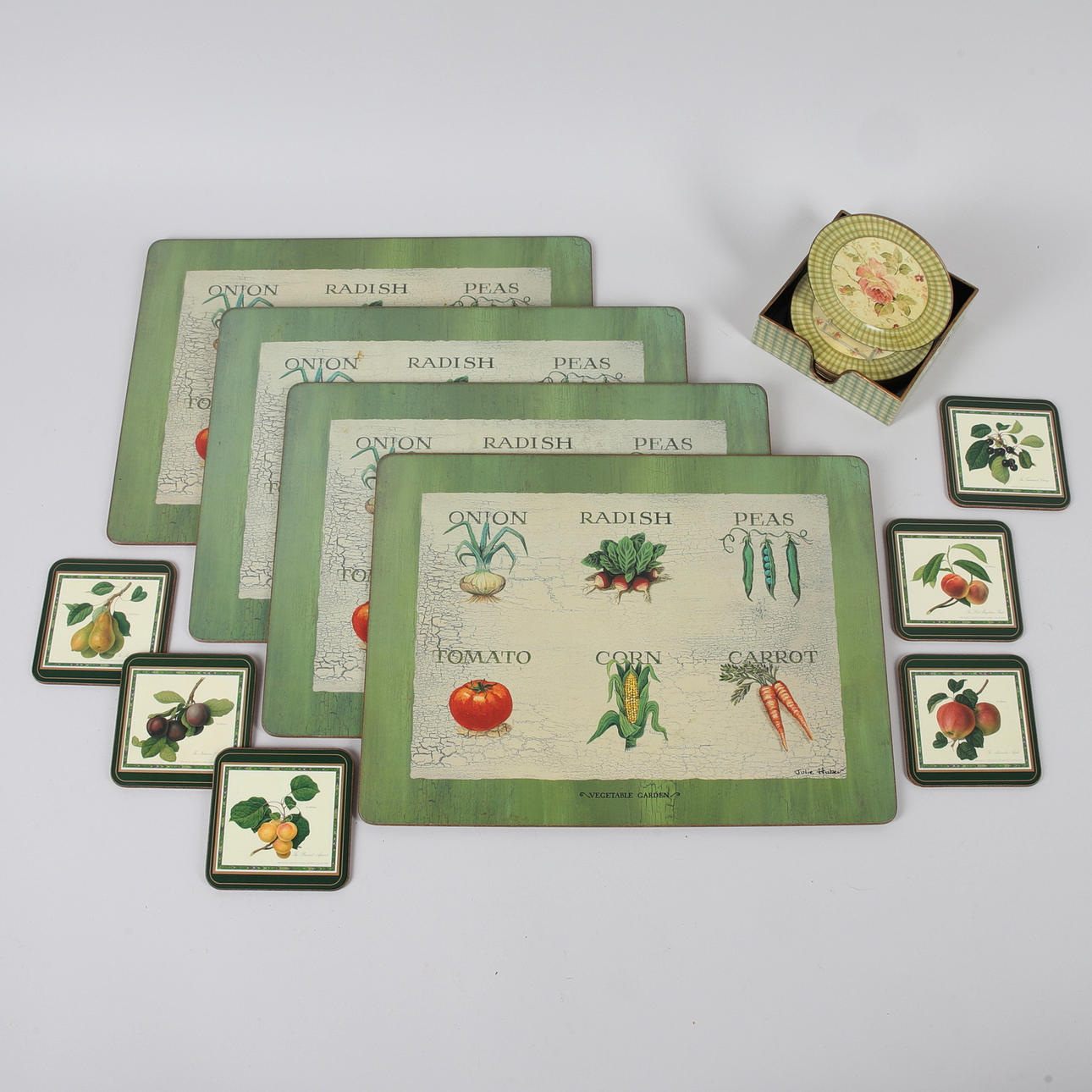 Et sæt af 18 underlag, inklusive Pimpernel.