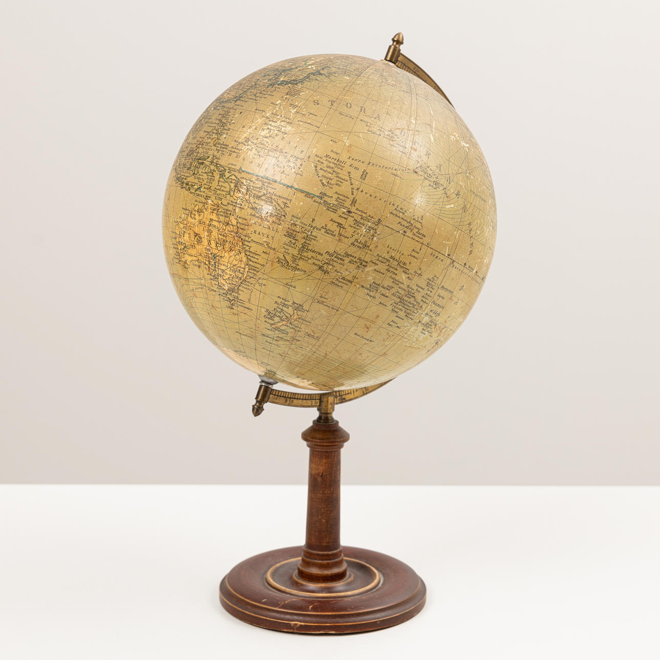 En jordklump, Dr. Neuse's Globe, 20. århundrede.