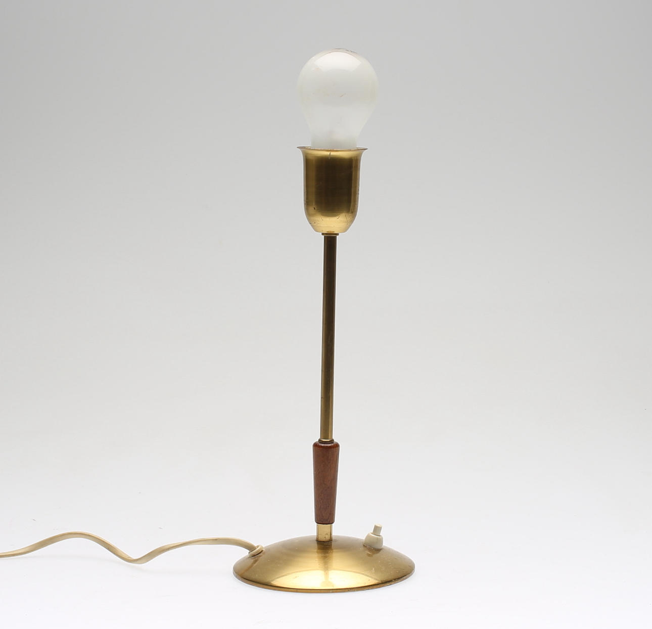 BORDSLAMPA, mässing, MAE, 1900-talets mitt.