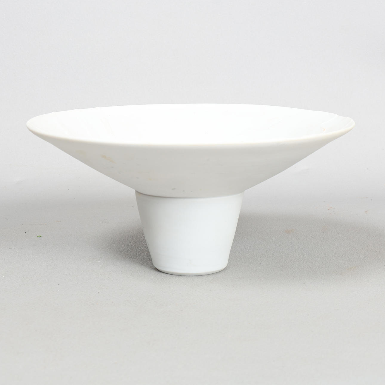 A STUDIO POTTERY BOWL.