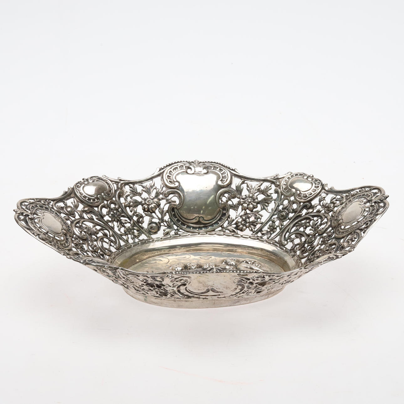 BOWL PLATE, silver, rococo style with openwork decor, 293 grams.