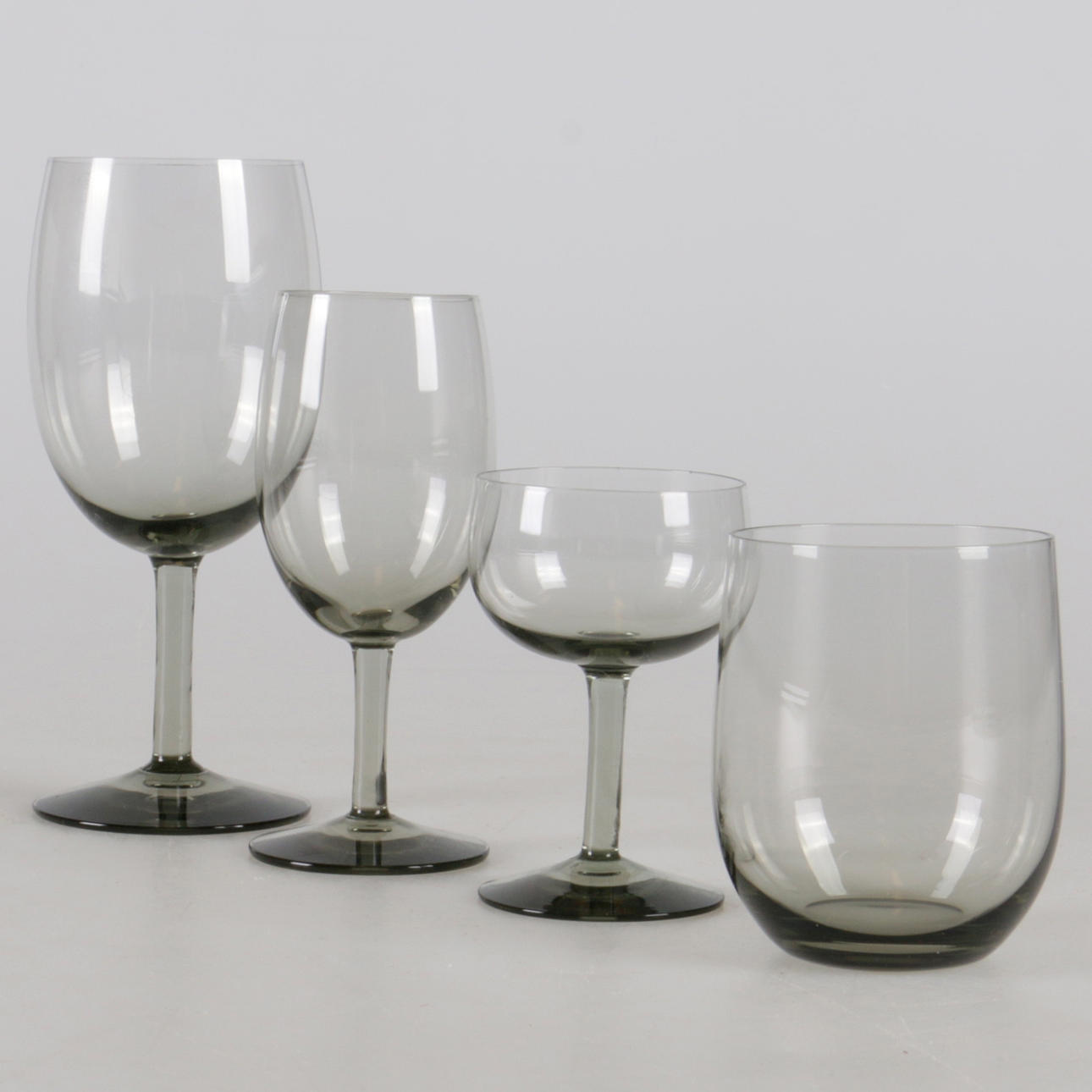 GLASSERVIS, 33 delar, rökfärgat glas, Orrefors, 1900-tal.