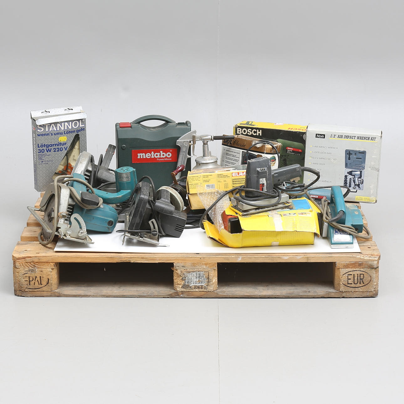 PARTI ELVERKTYG, ca 18 delar, bl.a, Bosch, Elram och Black and Decker.