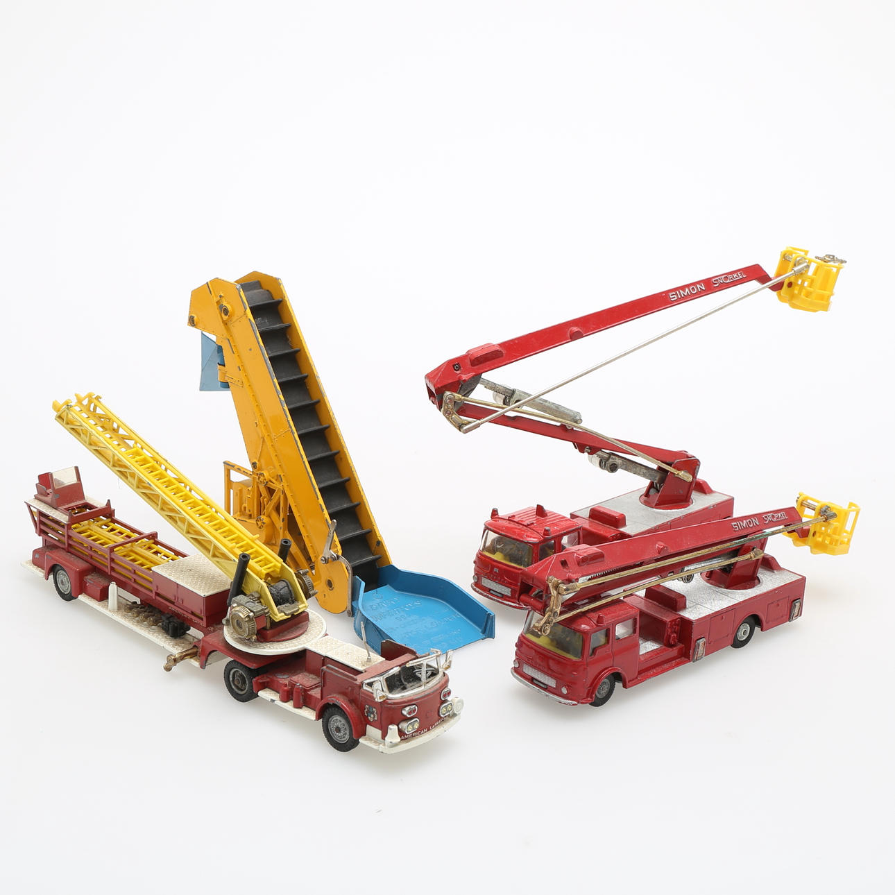 BRANDBILAR/RÄDDNINGSBILAR, 3 st samt RULLBAND, Simon Snorkel, Corgi, Dinky.