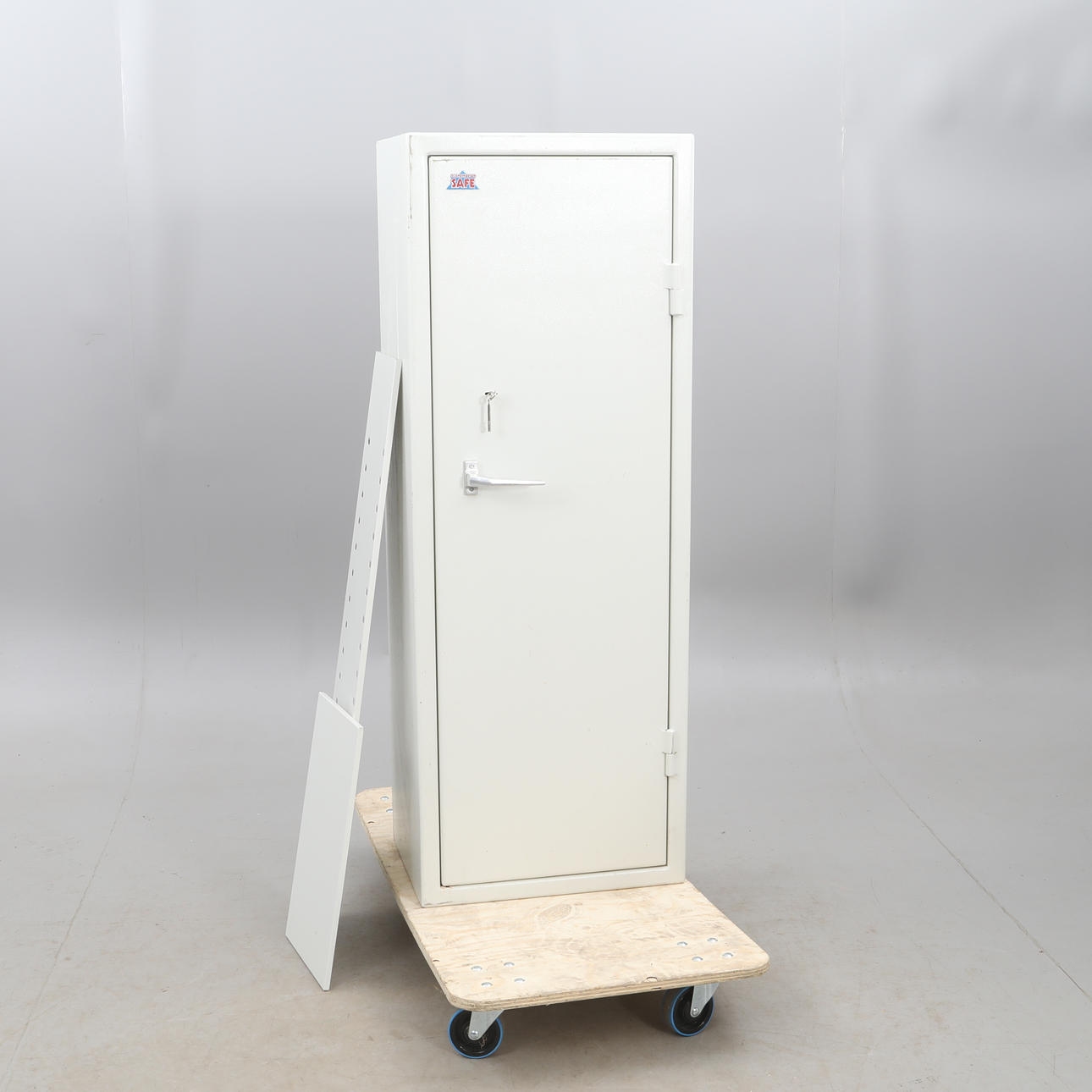 WAFFENSCHRANK, Saffe Scandinavian SS-3492.