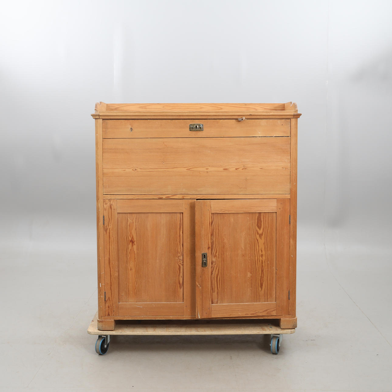 Secretary, 19th century, interior with small drawers.