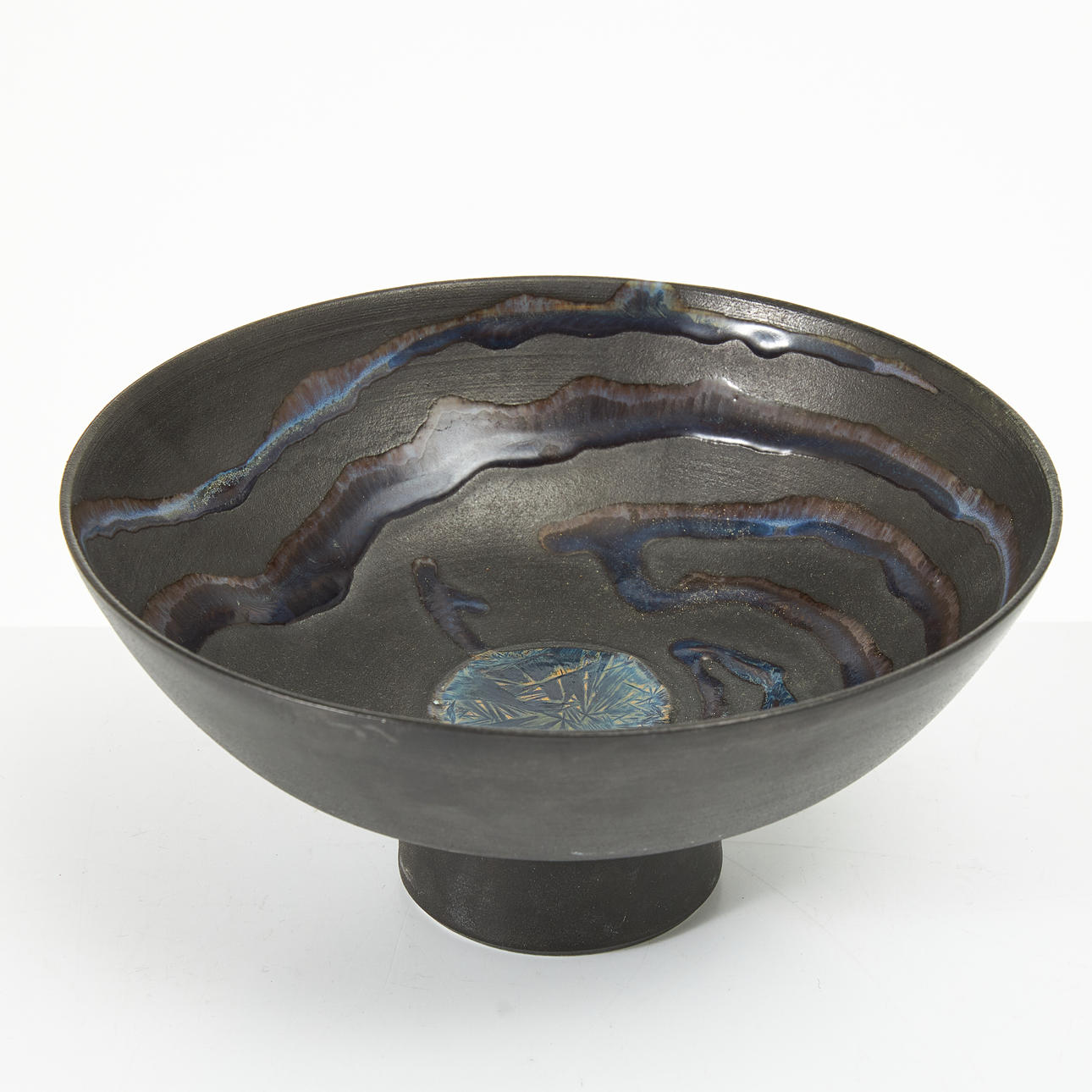 ISAK ISAKSSON. Bowl, on base, stoneware, partly with crystal glaze, signed and dated 1992, unique.