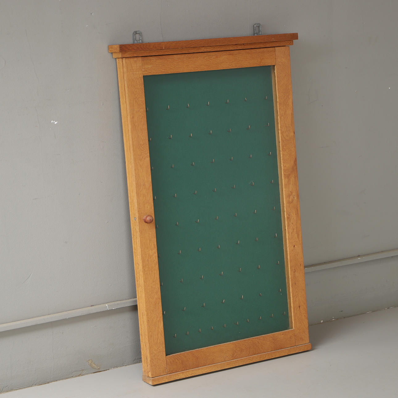 An oak wall stand, 20th century.