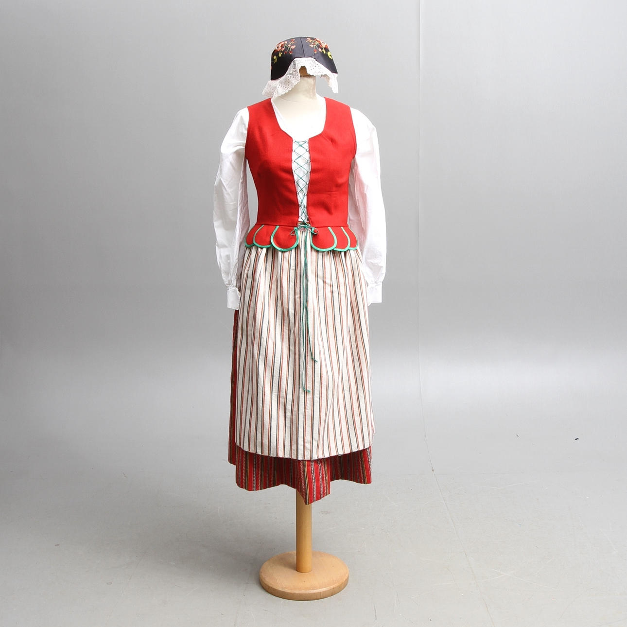 HEMBYGDSDRÄKT, 5 delar, Skedevi, Östergötland, 1900-tal.