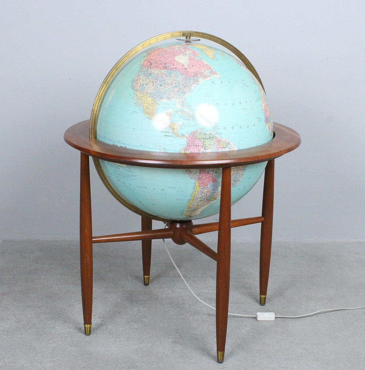 REPLOGLE GLOBES INC. Illuminated globe, standing model 'Light Up Globe'.