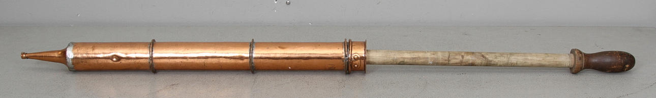 ÄLDRE BRANDSPRUTA, No115, koppar.