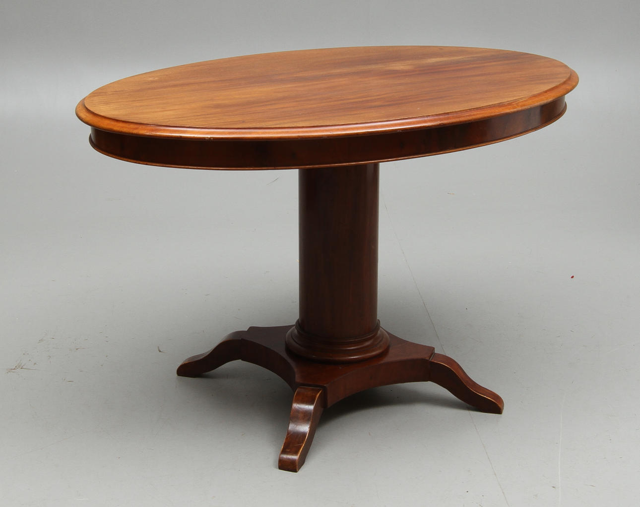 SALONGSBORD, mahogny, 1900-talets första hälft.