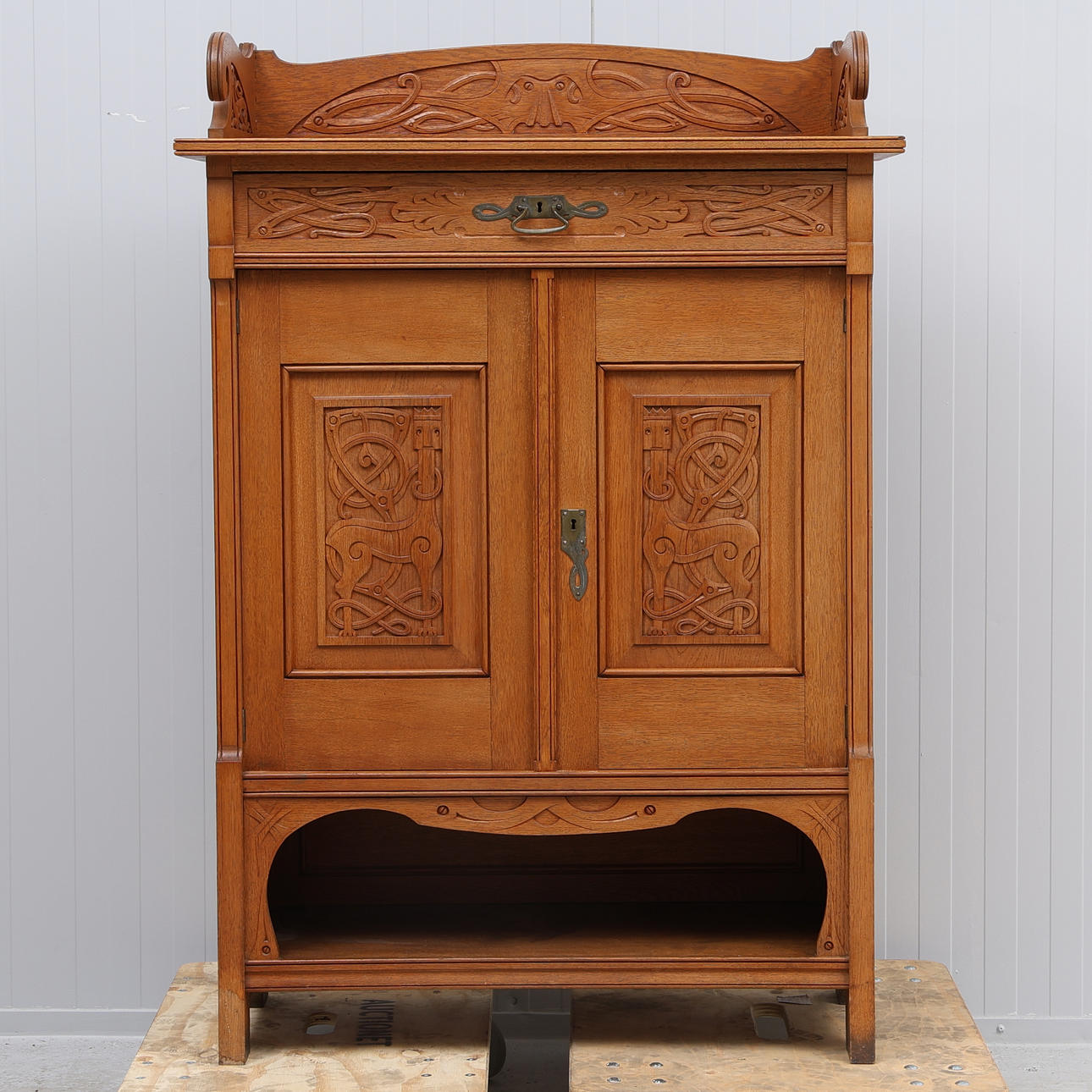 Schrank, Eiche, altnordischer Stil, Norwegen.