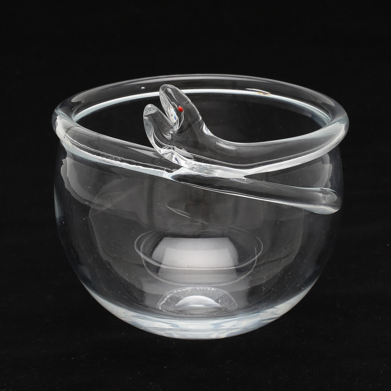 SKÅL, glas, Ulrica Hydman-Vallien, "Cleopatra", Kosta Boda, signerad.