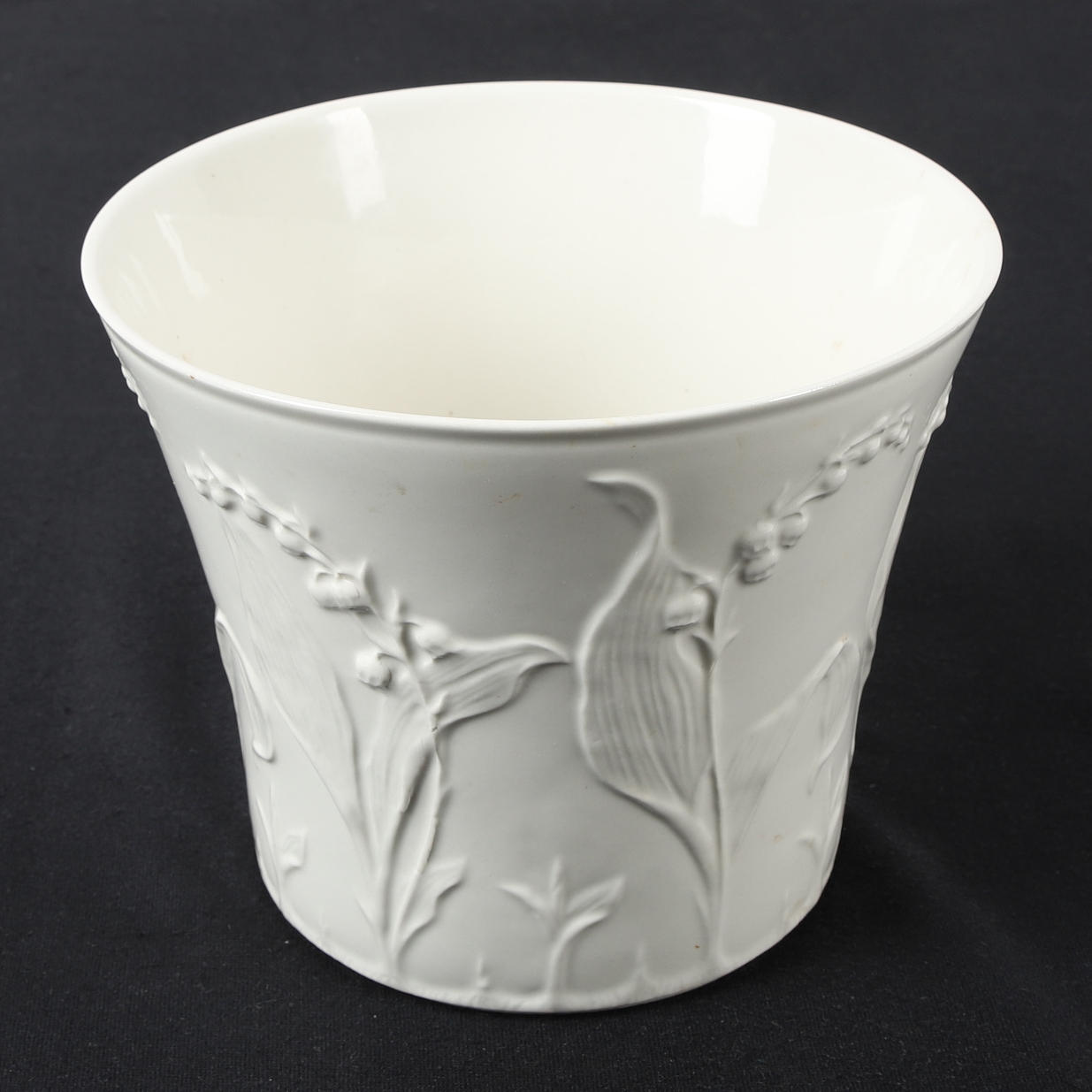 GUNNAR WENNERBERG. A ceramic “Liljekonvalj” outer lining, Gustavsberg.