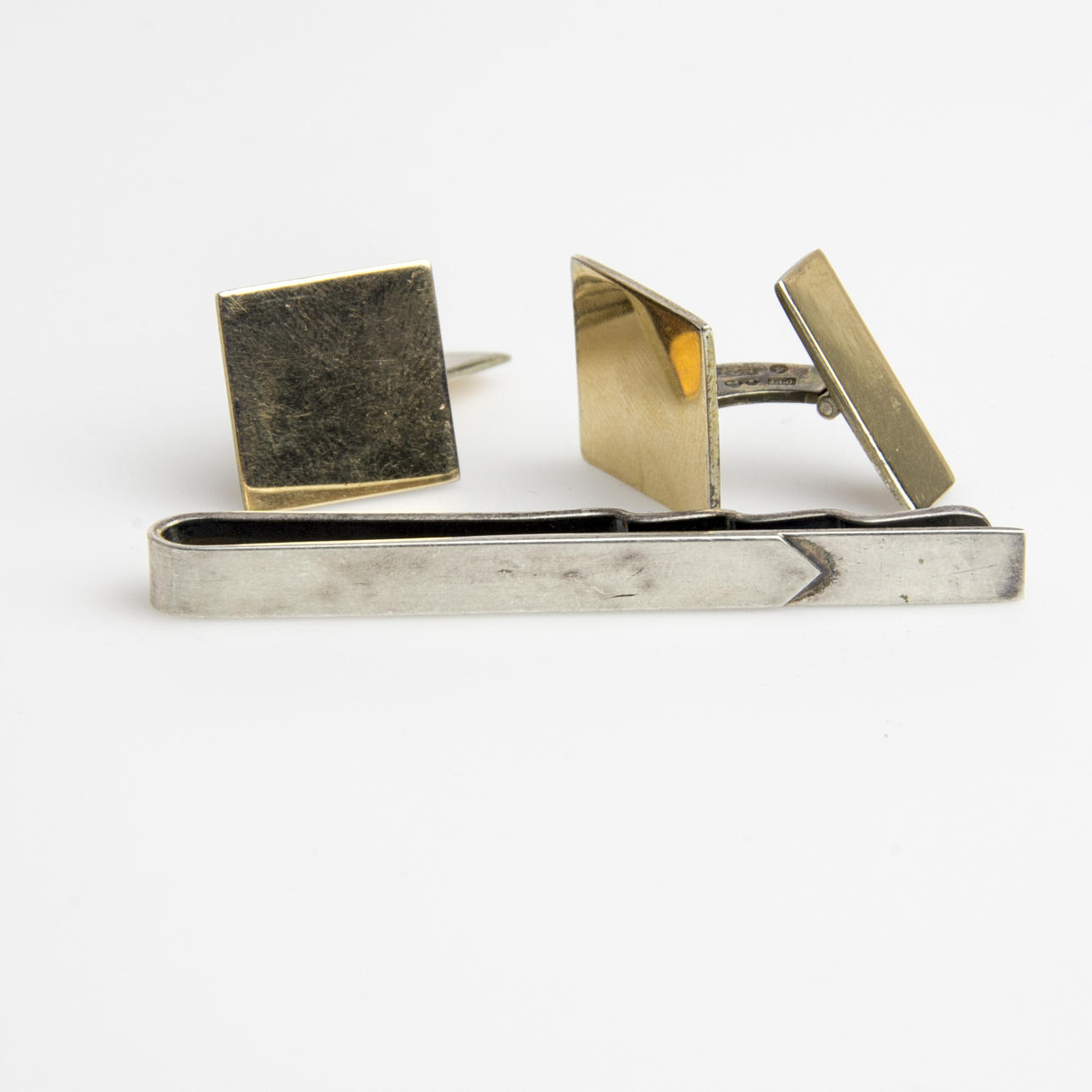 CUFF LINKS AND TIE PIN, silver.