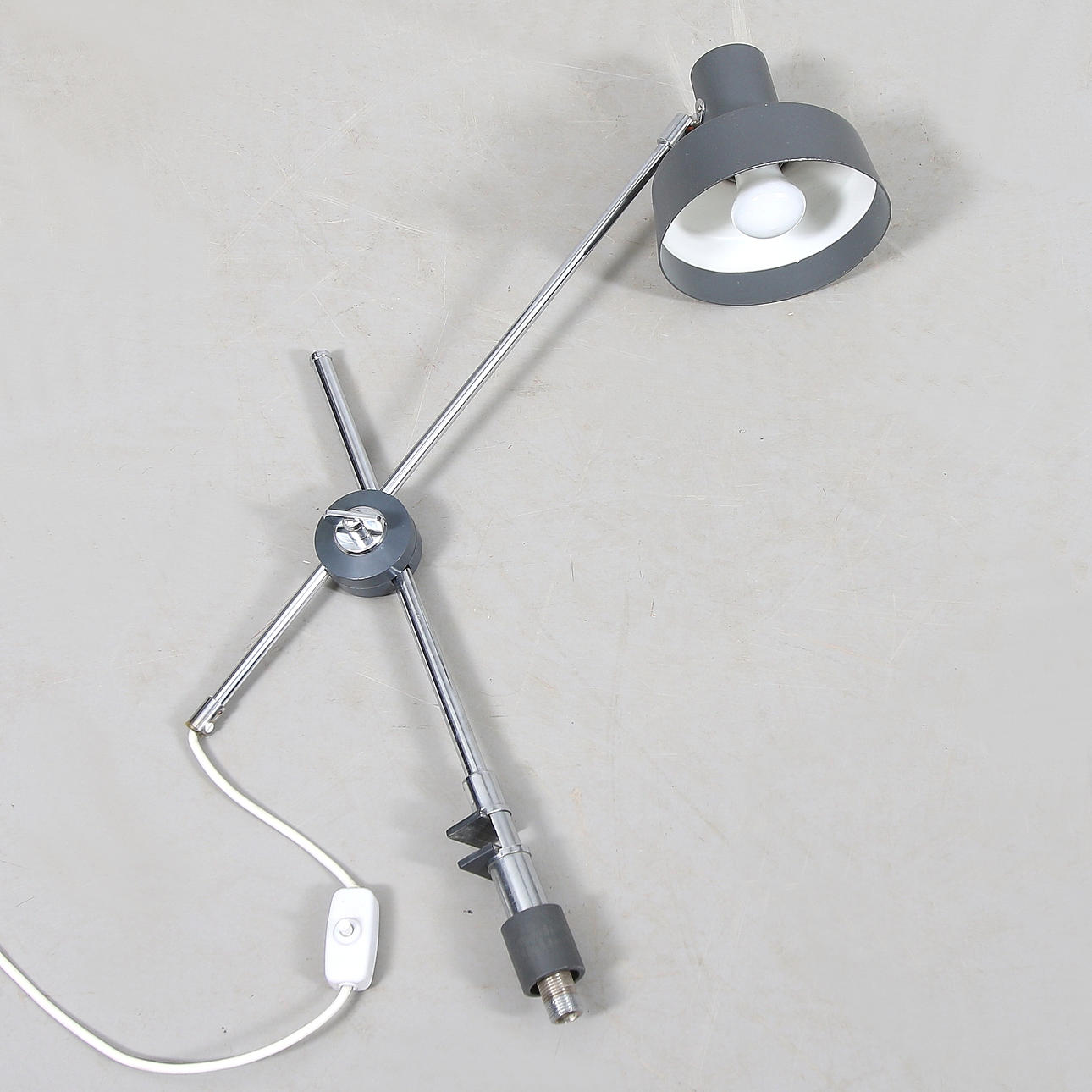 SKRIVBORDSLAMPA, plåt och krom, "Typ 780", Philips, 1900-talets andra hälft.